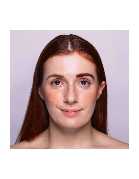 Neve Cosmetics Sopraccigliatore Rosso Applicazione Pelle Chiara